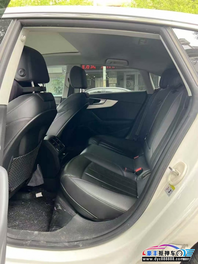 17年奥迪A5轿车抵押车出售