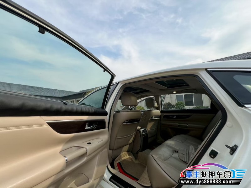 15年日产天籁轿车抵押车出售