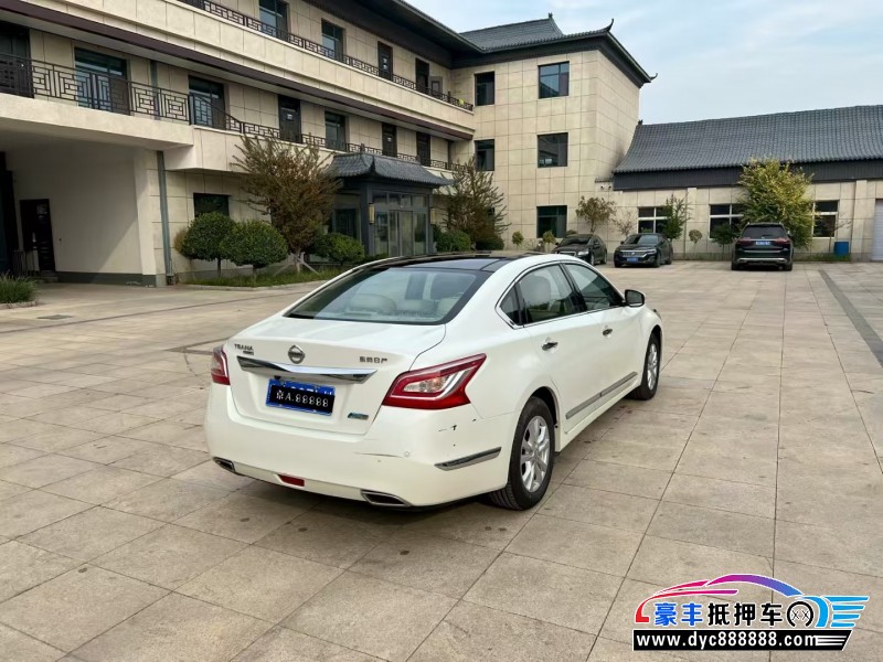 15年日产天籁轿车抵押车出售