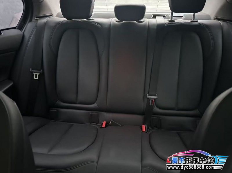 17年宝马1系轿车抵押车出售