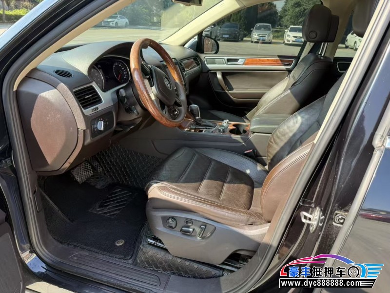 12年大众途锐轿车抵押车出售