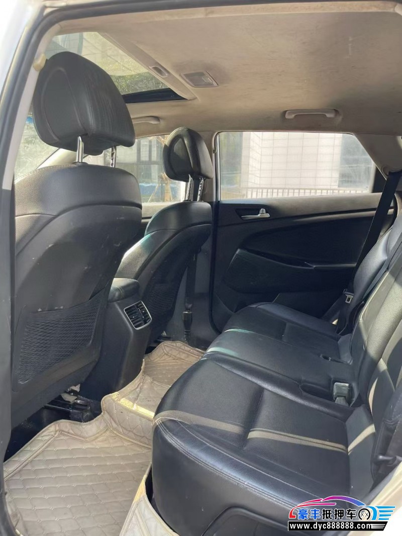 17年现代途胜轿车抵押车出售