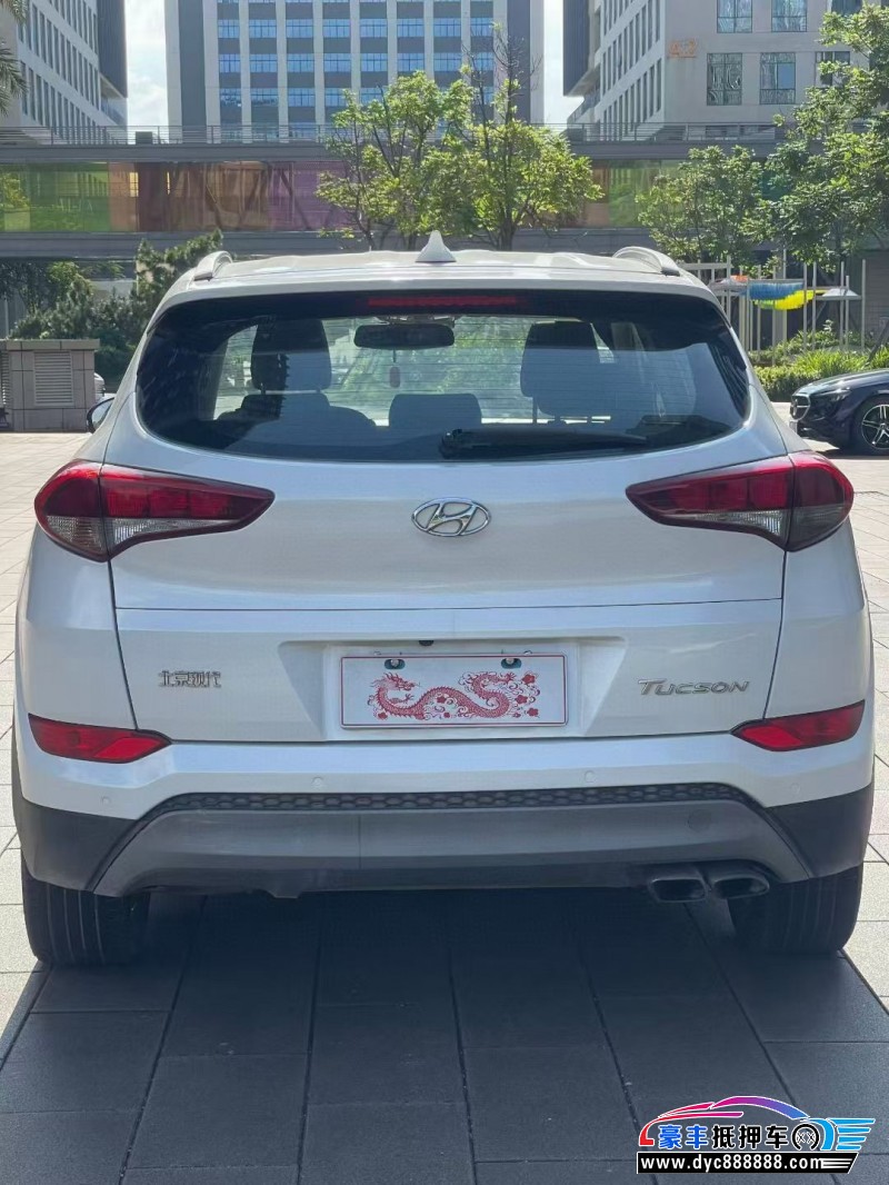 17年现代途胜轿车抵押车出售