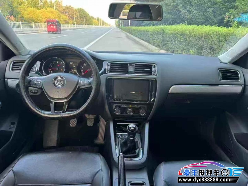 17年大众速腾轿车抵押车出售