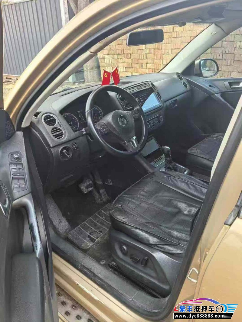 12年大众途观轿车抵押车出售