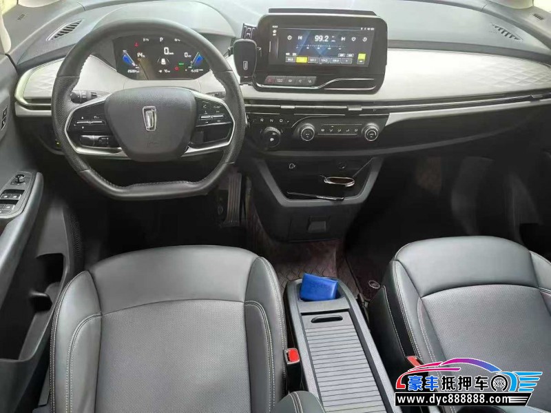 24年奔腾E05轿车抵押车出售