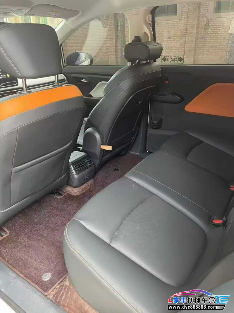 24年奔腾E05轿车抵押车出售