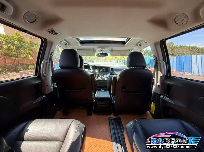 16年丰田塞纳轿车抵押车出售