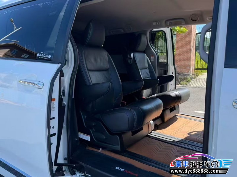 16年丰田塞纳轿车抵押车出售