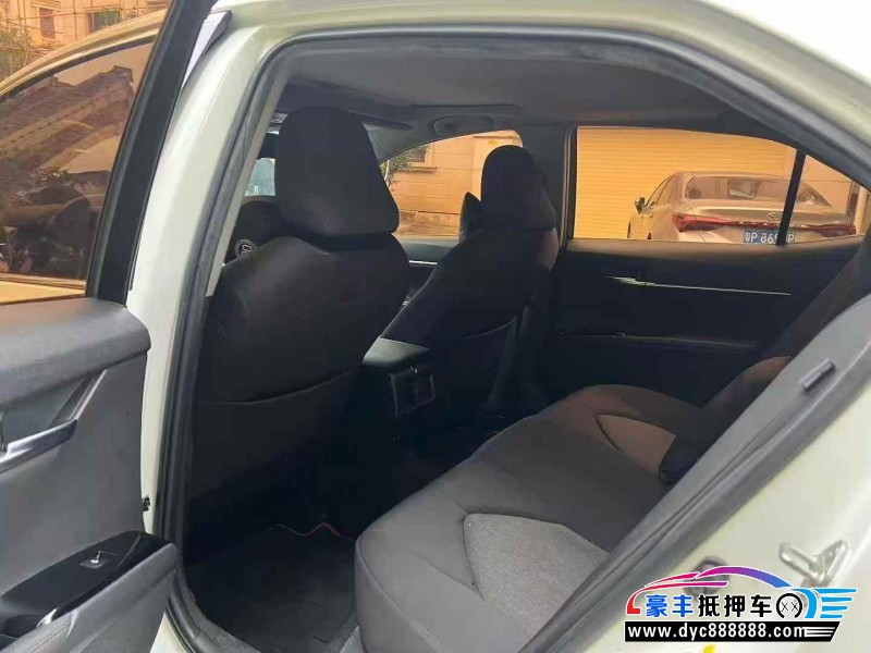 18年丰田凯美瑞轿车抵押车出售