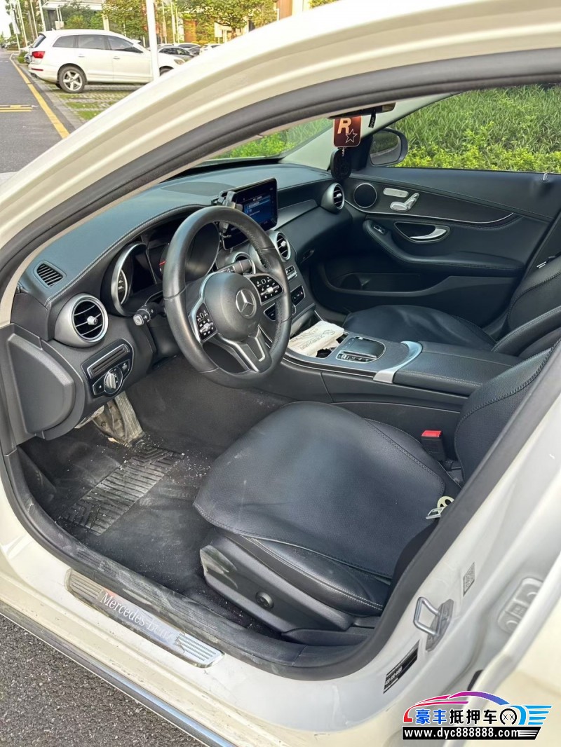 19年奔驰C轿车抵押车出售