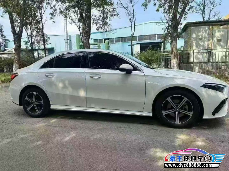 24年奔驰A轿车抵押车出售