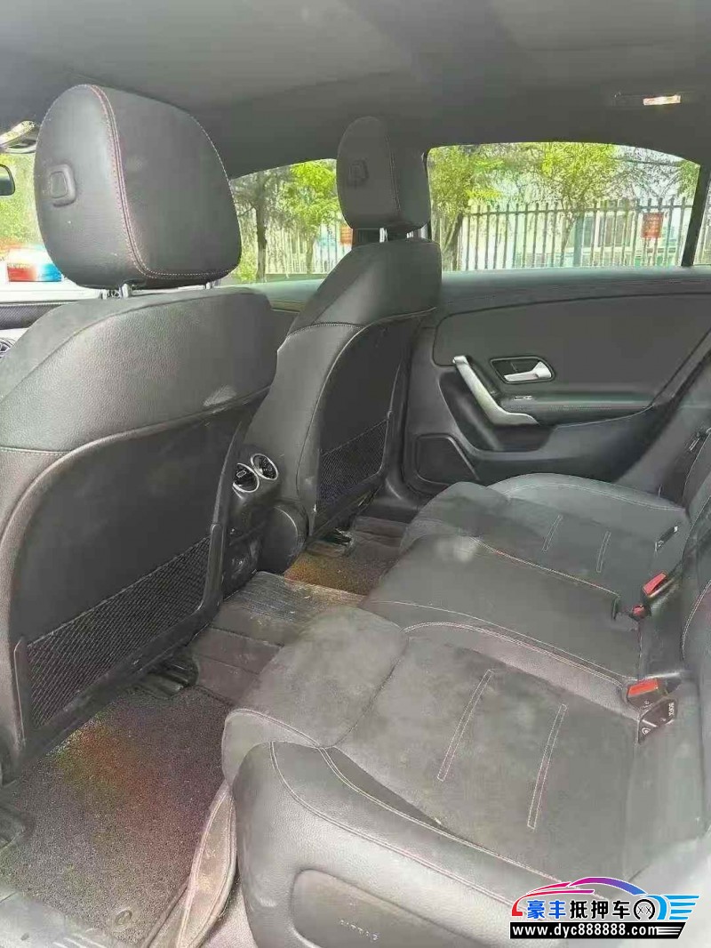 24年奔驰A轿车抵押车出售