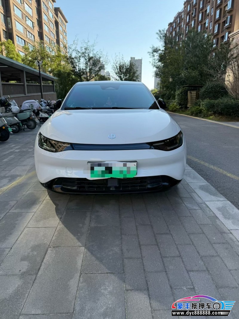 抵押车出售23年零跑c01轿车