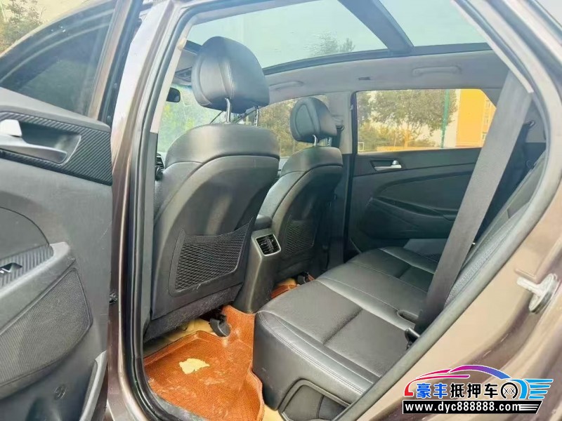 15年现代途胜轿车抵押车出售