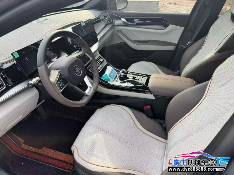 25年比亚迪秦轿车抵押车出售