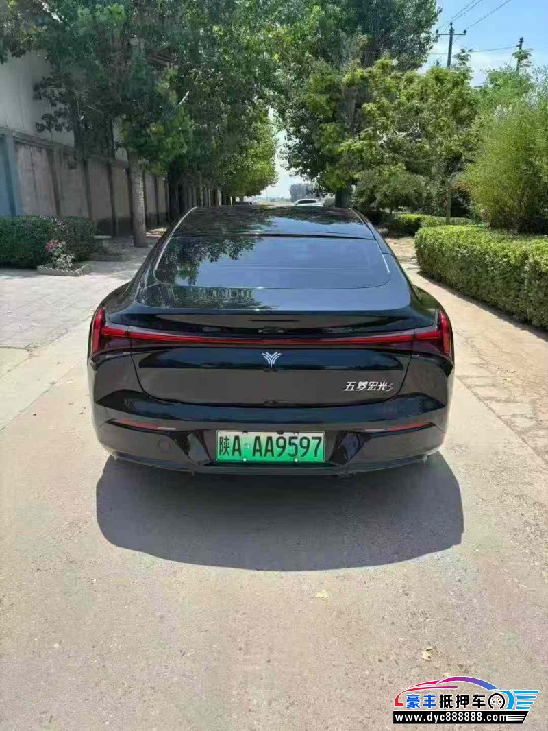 23年哪吒S轿车抵押车出售