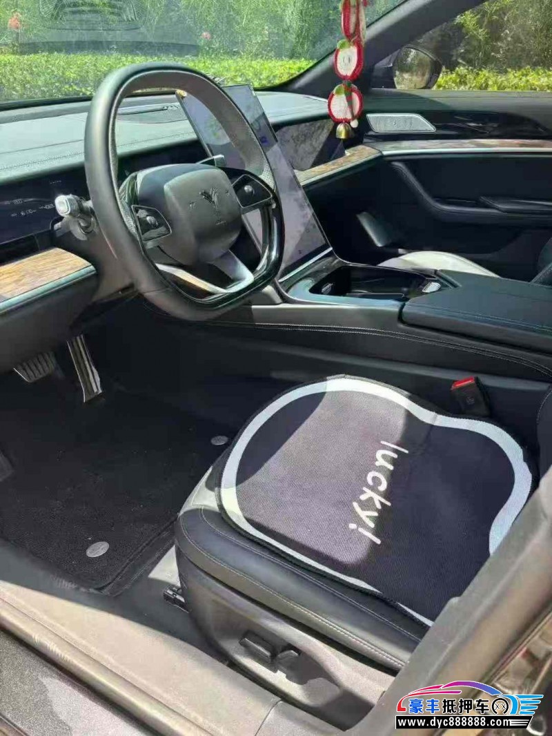 23年哪吒S轿车抵押车出售