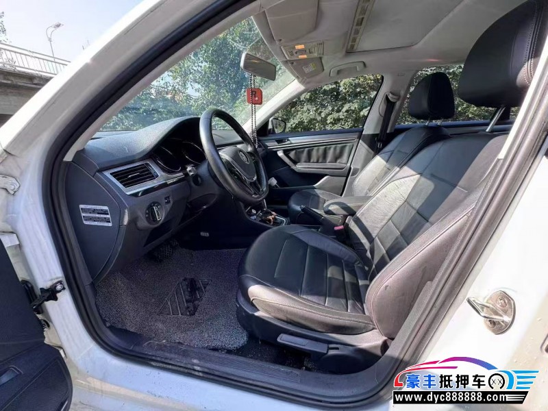 16年大众宝来轿车抵押车出售