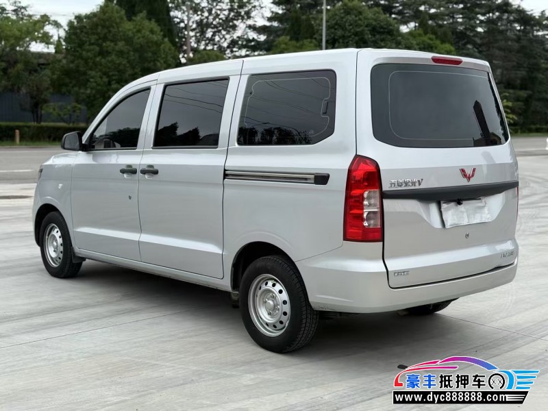 23年五菱汽车五菱宏光轿车抵押车出售