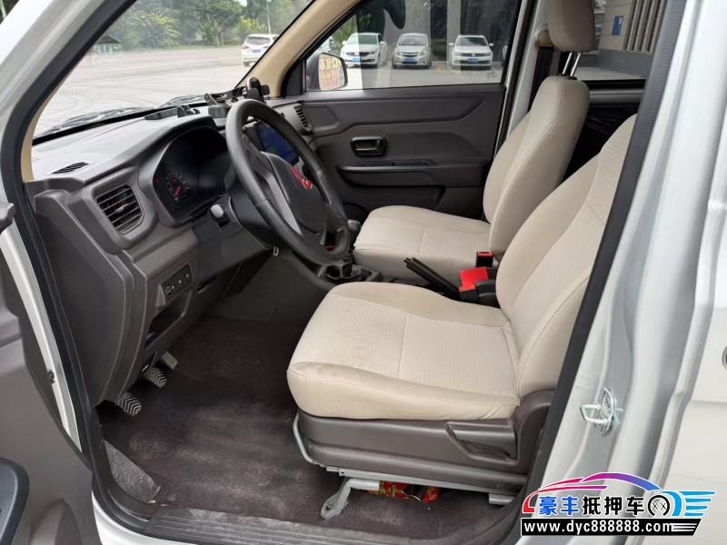 23年五菱汽车五菱宏光轿车抵押车出售