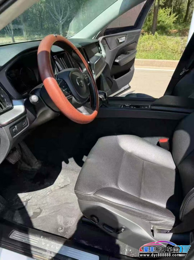 19年沃尔沃XC60轿车抵押车出售