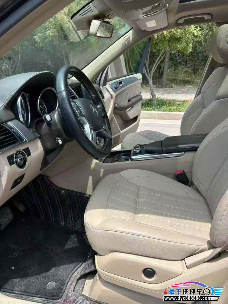 16年奔驰GL轿车抵押车出售