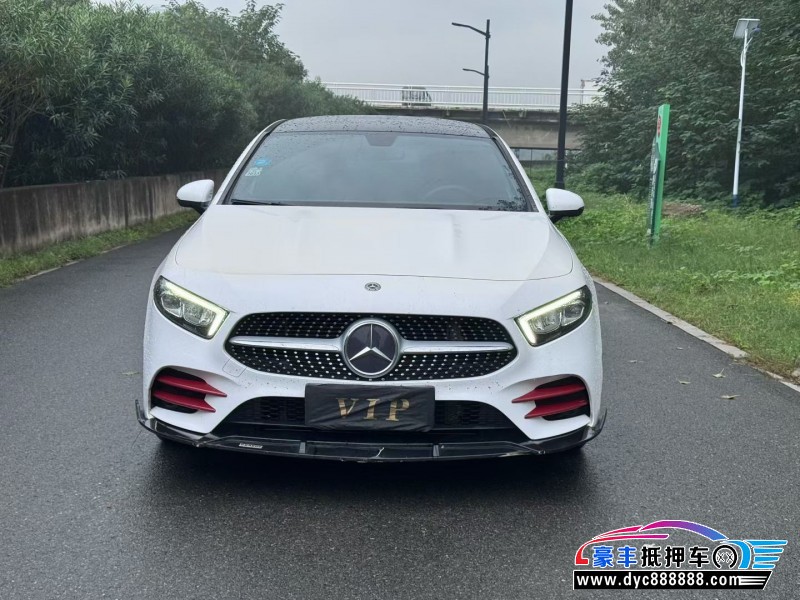19年奔驰A轿车抵押车出售