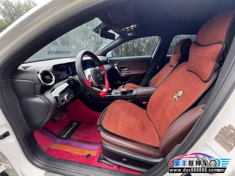 19年奔驰A轿车抵押车出售