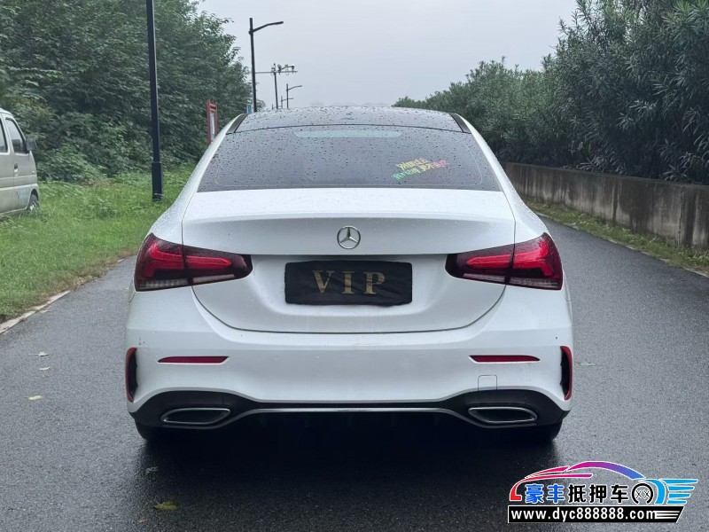 19年奔驰A轿车抵押车出售