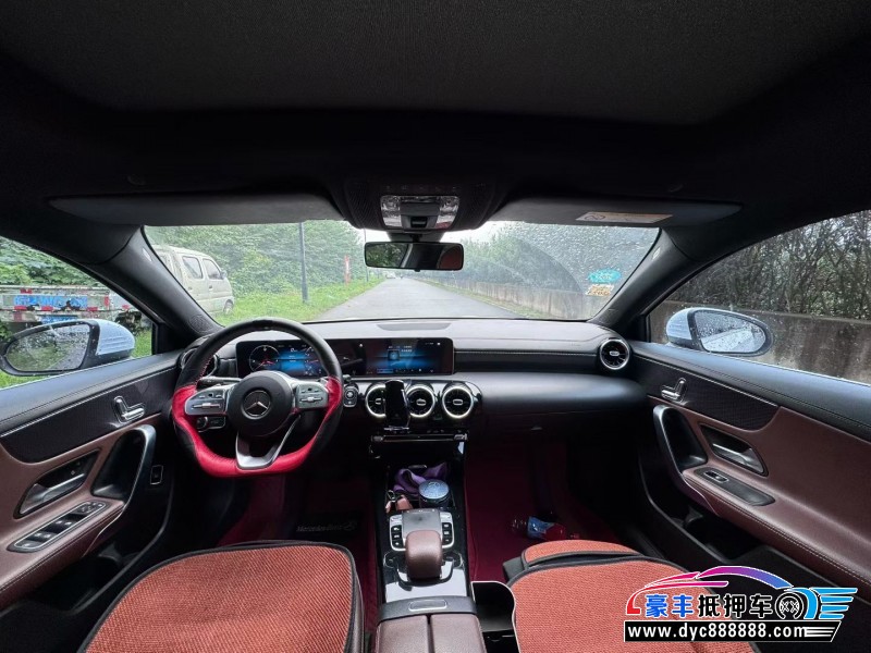 19年奔驰A轿车抵押车出售