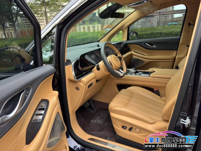 24年岚图梦想家MPV抵押车出售