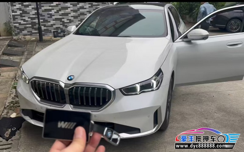 25年宝马5系轿车抵押车出售