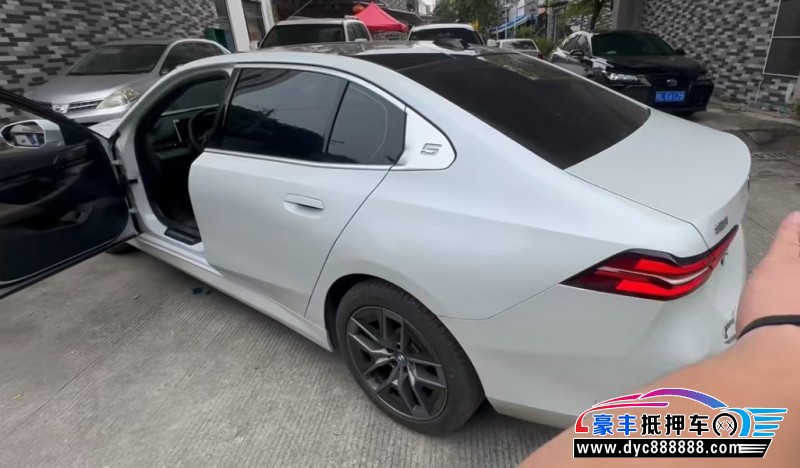 25年宝马5系轿车抵押车出售