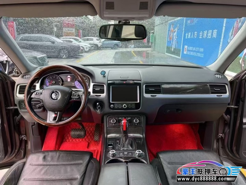 13年大众途锐轿车抵押车出售