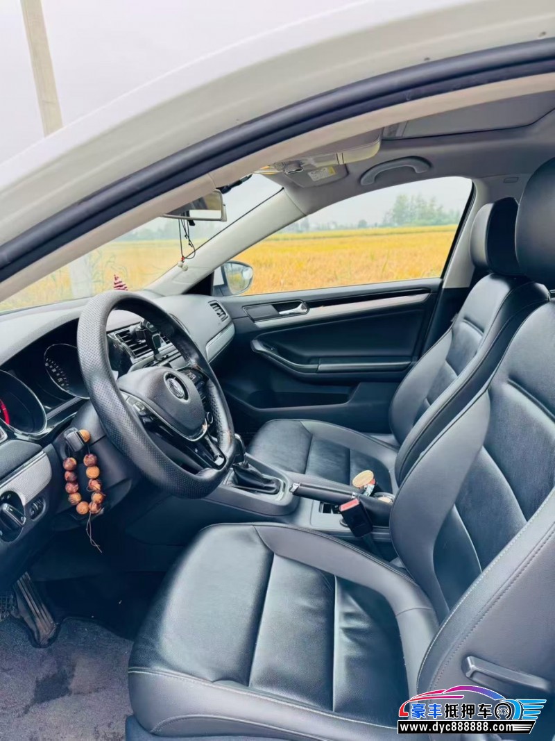 16年大众速腾轿车抵押车出售