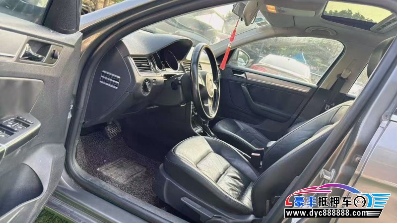 14年大众宝来轿车抵押车出售