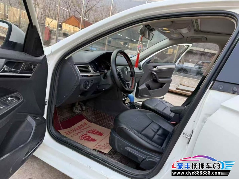 18年大众宝来轿车抵押车出售