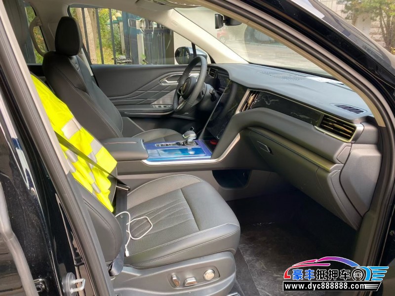 25年红旗HS7轿车抵押车出售