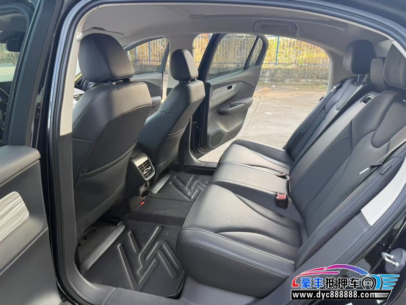 24年红旗EQM5轿车抵押车出售