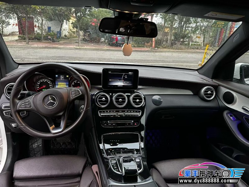 17年奔驰GLC轿车抵押车出售