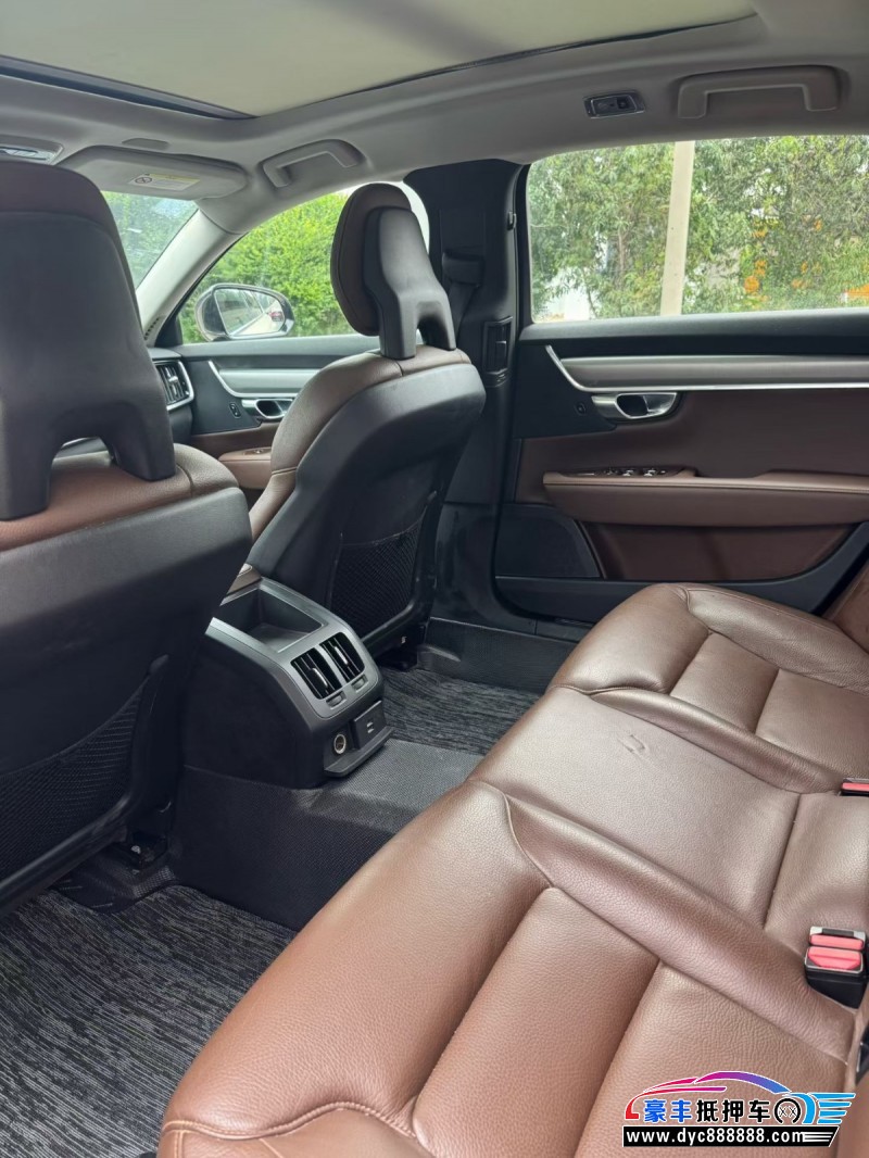 17年沃尔沃S90轿车抵押车出售