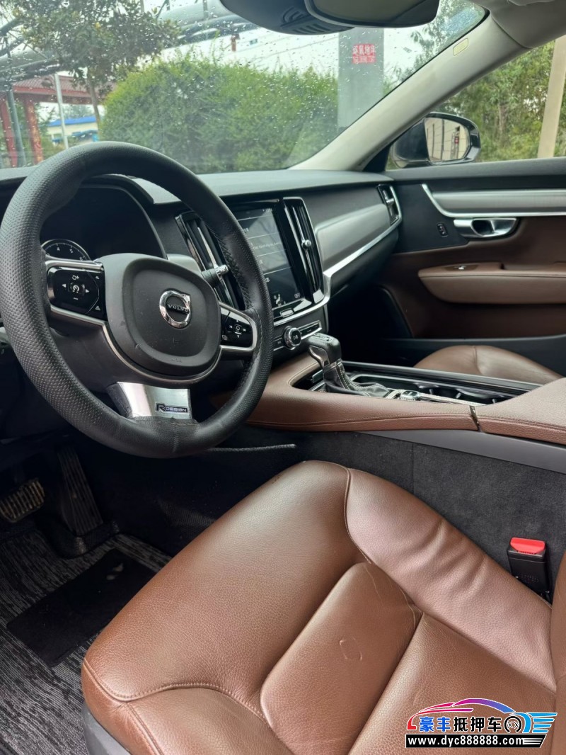 17年沃尔沃S90轿车抵押车出售