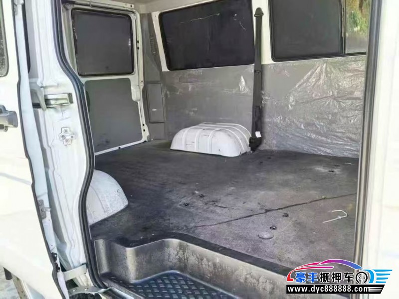 23年依维柯得意轿车抵押车出售