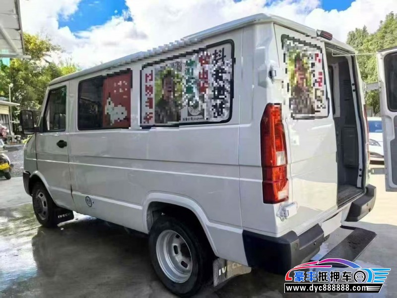 23年依维柯得意轿车抵押车出售