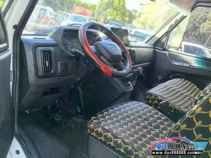 23年依维柯得意轿车抵押车出售