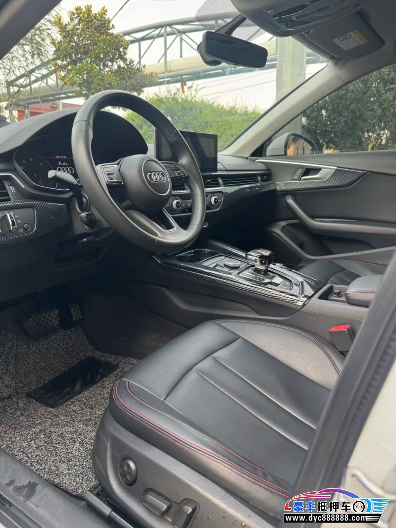 17年奥迪A4L轿车抵押车出售