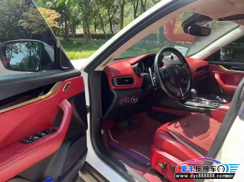 17年玛莎拉蒂莱万特轿车抵押车出售