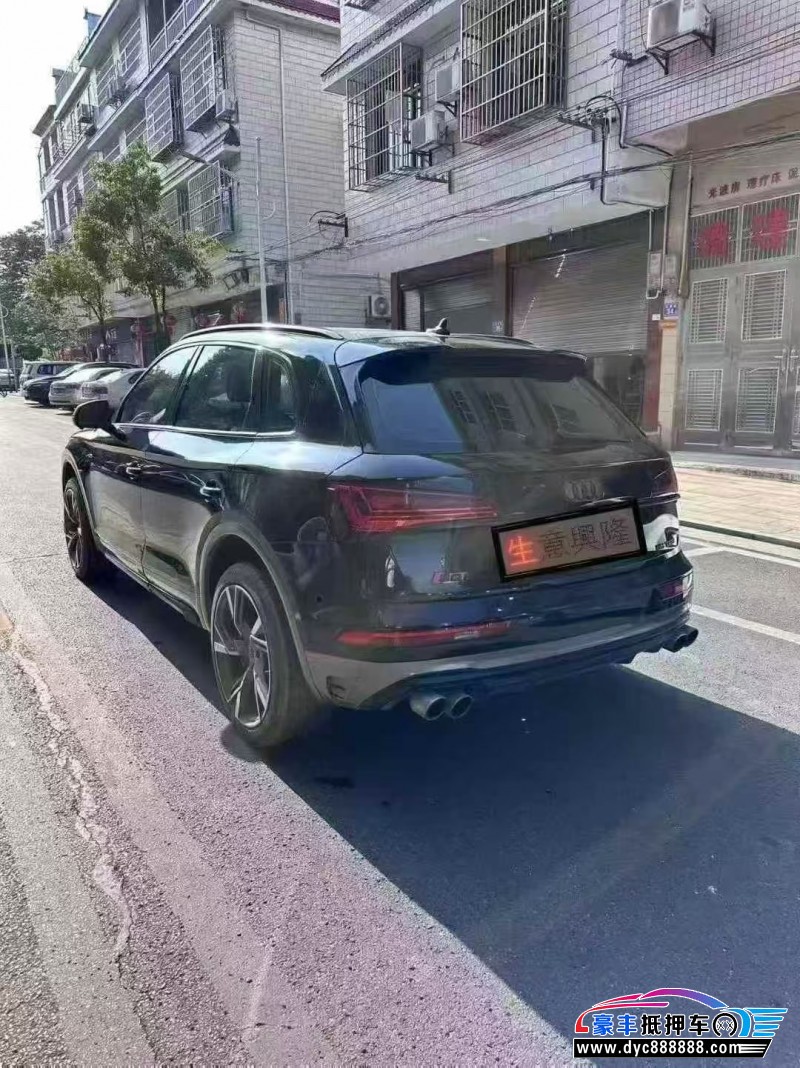 21年奥迪Q5轿车抵押车出售