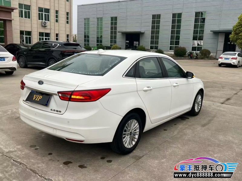 17年福特福睿斯轿车抵押车出售